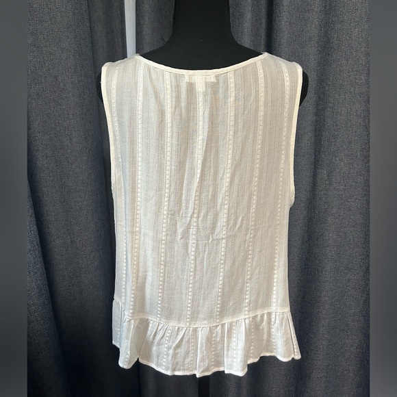 Eyelash White Boho Lace Flowy Sleeveless Blouse, Size XL - Picture 2 of 5